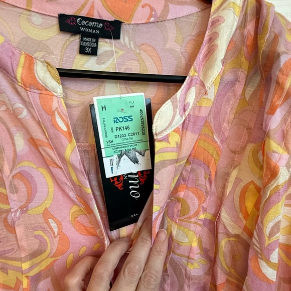 Women’s Top - Picture 2 of 3